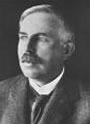 Ernest Rutherford, fsico e qumico ingls homenageado com o nome do elemento rutherfrdio.